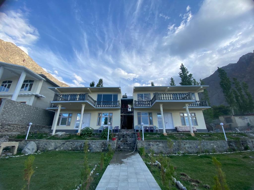 Prado Tz Rent a Car Skardu